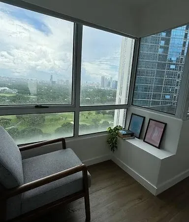 2 Bedroom Luxe Manila Golf View Loft In Bgc