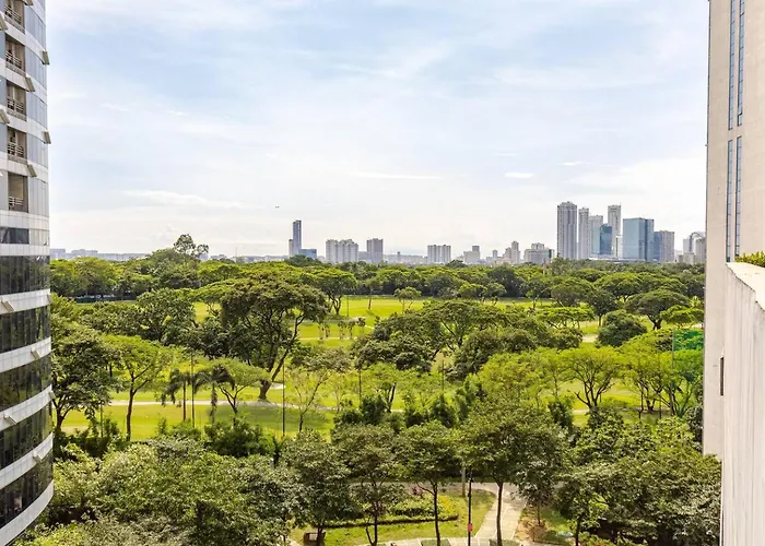 Apartment 2Br Bgc Loft Golf Sunset View Near High Street Very Central! *