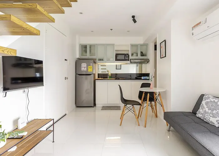 Apartment 2Br Bgc Loft Golf Sunset View Near High Street Very Central! *